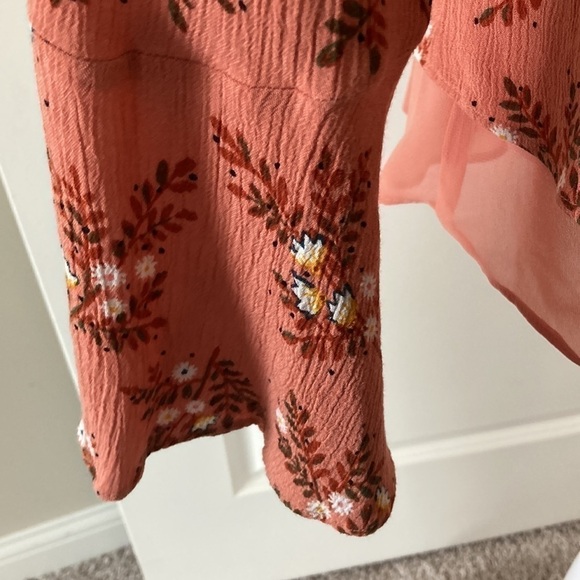 LC Lauren Conrad medium top floral bell sleeves lace v-neck - Picture 11 of 13